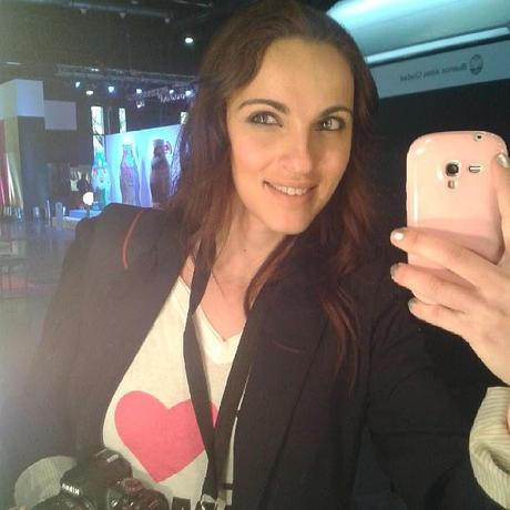 Look : Falda de cuero + Camisa Glamour !!