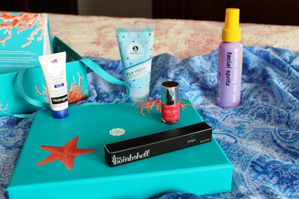 Glossybox verano azul  and guess what can I do ?...