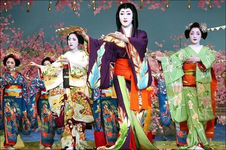 Geishas and kimonos... Geishas and kimonos...