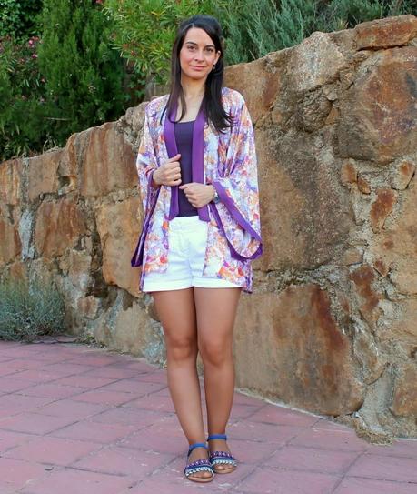 Geishas and kimonos... Geishas and kimonos...