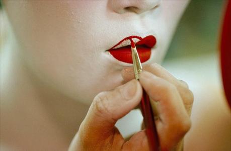 Geishas and kimonos... Geishas and kimonos...