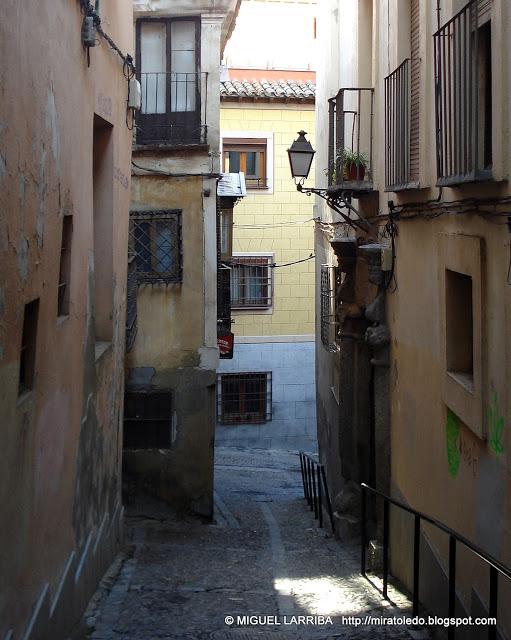 Como una piedra preciosa Como una piedra preciosa