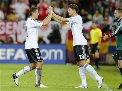 Los delanteros Gomez y Klose son los favoritos del técnico alemán Löw