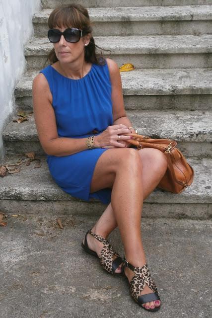 MIS LOOKS - VESTIDA DE AZUL MIS LOOKS - VESTIDA DE AZUL