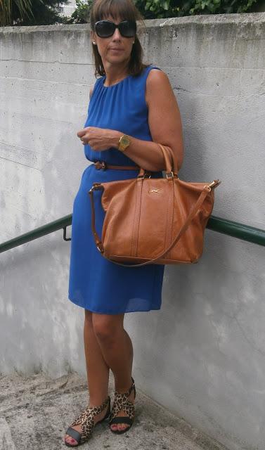 MIS LOOKS - VESTIDA DE AZUL MIS LOOKS - VESTIDA DE AZUL