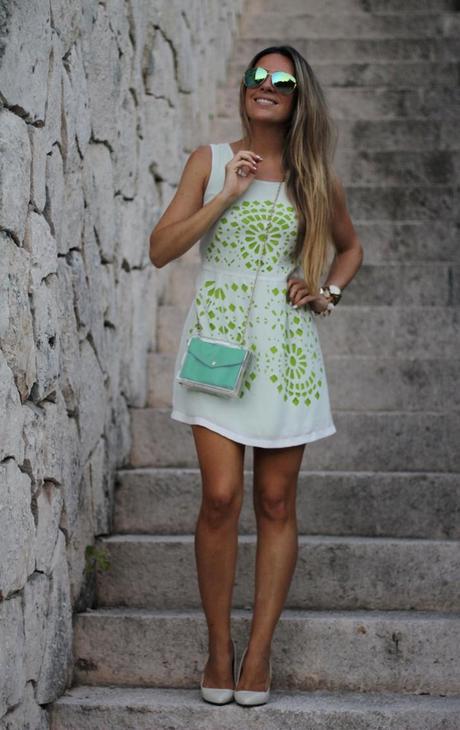 white sundress by fashion blogger Mónica Sors 