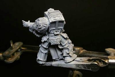 Cómo pintar un Bibliotecario de los Caballeros Grises. Primera parte.