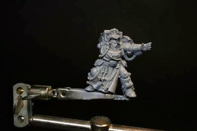 Cómo pintar un Bibliotecario de los Caballeros Grises. Primera parte.