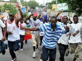 Cientos de haitianos marchan en Cabo Haitiano.