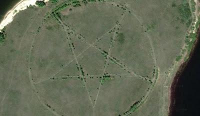GOOGLE MAPS FOTOGRAFÍA UN  PENTAGRAMA GIGANTE EN KAZAJSTAN