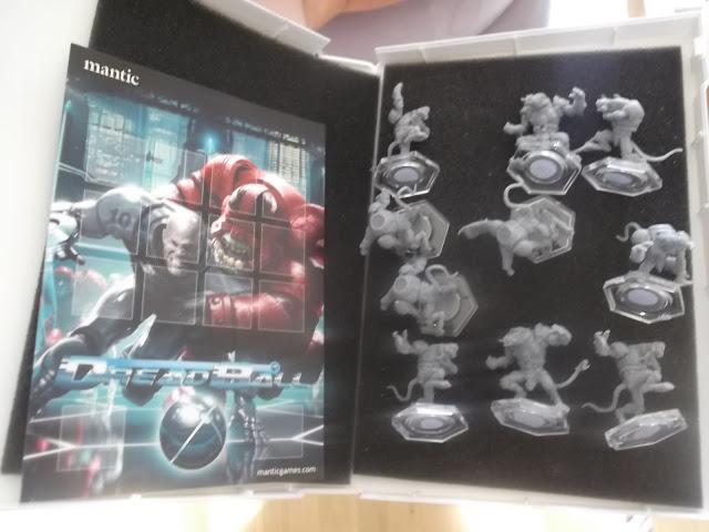 Unbox de la caja de pintura básica y de equipos de Dreadball(Parte II y final)