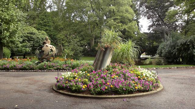 ANTOINE DE SAINT-EXUPÉRY,AVIADOR Y LITERATO FRANCÉS Y AUTOR DE ...EL PRINCIPITO...MONUMENTO EN EL JARDÍN ROYAL EN TOULOUSE...16-08-2013...