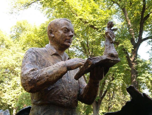 ANTOINE DE SAINT-EXUPÉRY,AVIADOR Y LITERATO FRANCÉS Y AUTOR DE ...EL PRINCIPITO...MONUMENTO EN EL JARDÍN ROYAL EN TOULOUSE...16-08-2013...
