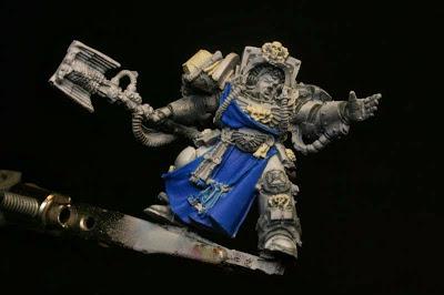 Pintado de la túnica azul del Bibliotecario