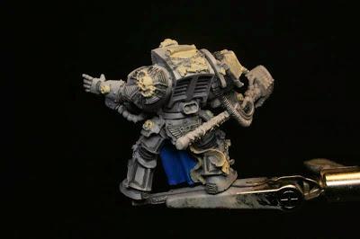 Cómo pintar un Bibliotecario de los Caballeros Grises. Segunda parte.