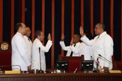 Manuel Paula es juramentado como secretario del Senado.