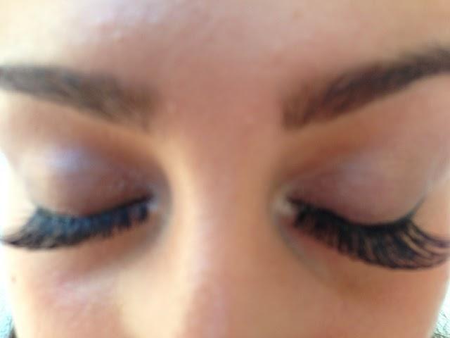 La loca tarde de pestañas postizas...