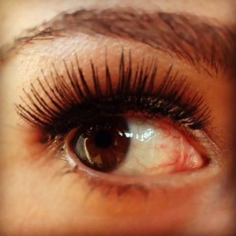 La loca tarde de pestañas postizas...