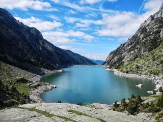 Ascenso al refugi Joan Ventosa i Calvell y ruta por la zona lacustre