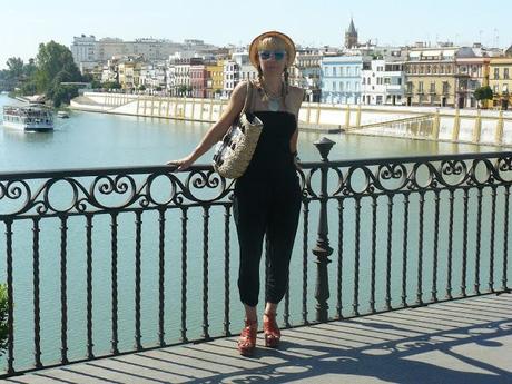 CONTINUE WITH A LOOK OF SEVILLE CONTINUE WITH A LOOK OF SEVILLE