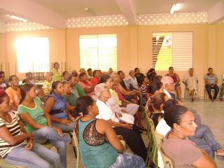 Beneficiarios Progresando con Solidaridad aprenden sobre Dengue.