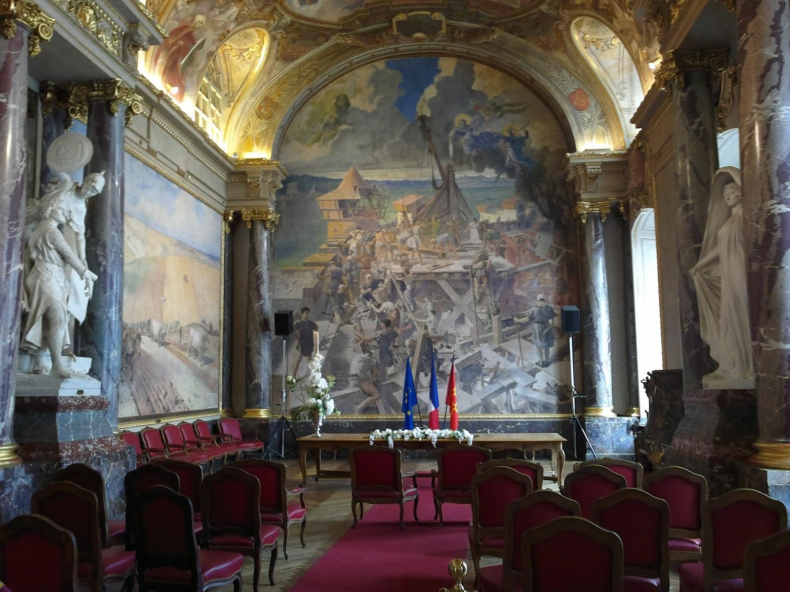 LA CRUZ DEL LANGUEDOC...TOULOUSE...LA PLAZA DEL CAPITOLIO, EN LA RUTA DE LOS CÁTAROS...CUARTA PARADA AL SUR DE FRANCIA...18-08-2013...