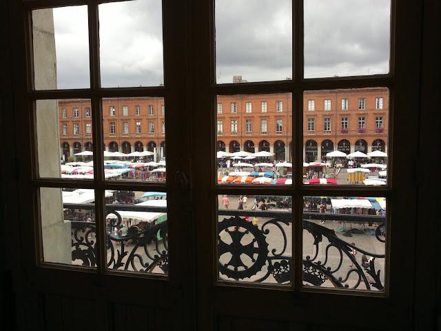 LA CRUZ DEL LANGUEDOC...TOULOUSE...LA PLAZA DEL CAPITOLIO, EN LA RUTA DE LOS CÁTAROS...CUARTA PARADA AL SUR DE FRANCIA...18-08-2013...