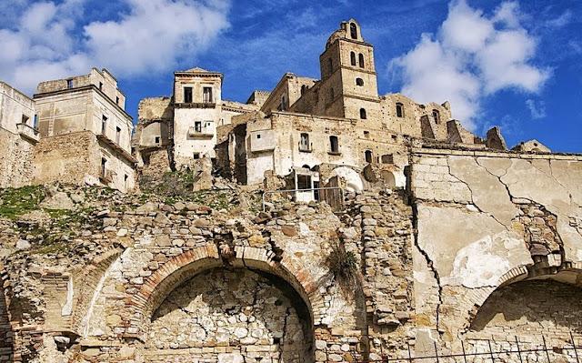 5 Pueblos abandonados en Italia cargados de historia. Pueblos abandonados Italia