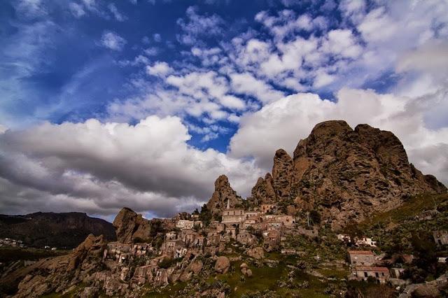 5 Pueblos abandonados en Italia cargados de historia. Pueblos abandonados Italia