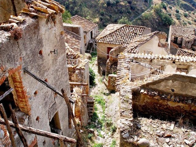 5 Pueblos abandonados en Italia cargados de historia. Pueblos abandonados Italia
