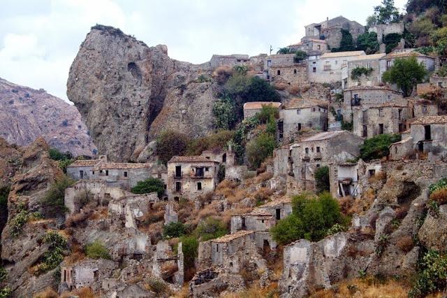 5 Pueblos abandonados en Italia cargados de historia. Pueblos abandonados Italia