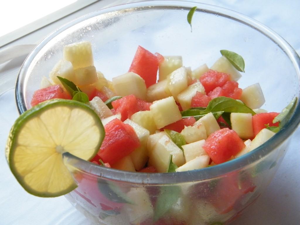 ensalada_de_pepino_sandía_albahaca_y_lima