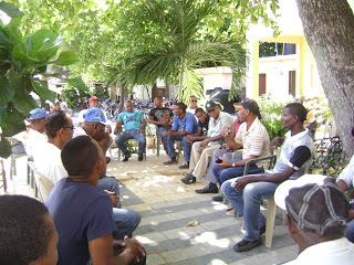 Uveros rechazan intención despojarlos 40% beneficios vino.