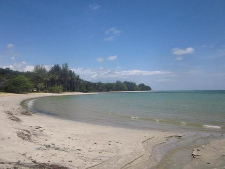 Playa de la isla de Labuán, un paraíso fiscal de Malasia, con alcohol y tabaco libre de tasas y a tan sólo media hora en barco de Bandar Sari Begawan. 