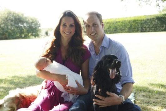 La Duquesa de Cambridge elige un vestido de 46 euros para una nueva foto familiar