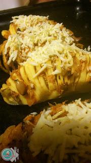 Patatas rellenas de atún y cebolla.