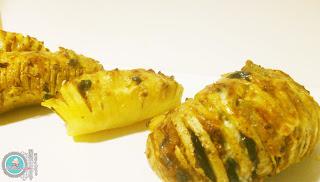 Patatas rellenas de atún y cebolla.