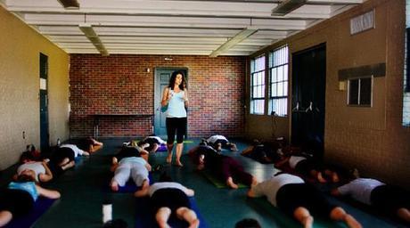 ¿Puede el yoga reducir los síntomas de los trastornos psicológicos?