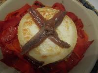 Brócoli  con pavo y salsa de soja // Cazuela de pimientos del piquillo con queso de cabra y anchoas