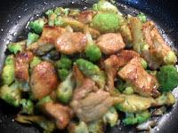 Brócoli  con pavo y salsa de soja // Cazuela de pimientos del piquillo con queso de cabra y anchoas