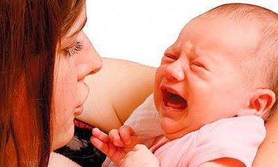 EL CÓLICO Y LOS GASES DE TU BEBE RECIÉN NACIDO