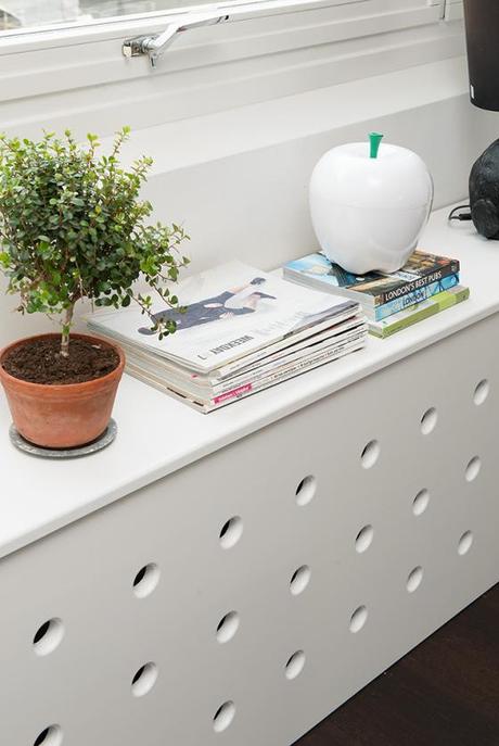 piso bien aprovechado hall integrado en el salón estilo nórdico diseño pisos sin pasillo decoración escandinava blanco decoración diseño espacio abierto decoración diseño de pisos pequeños medianos blog estilo decoración nórdica 