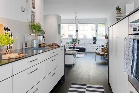 piso bien aprovechado hall integrado en el salón estilo nórdico diseño pisos sin pasillo decoración escandinava blanco decoración diseño espacio abierto decoración diseño de pisos pequeños medianos blog estilo decoración nórdica 