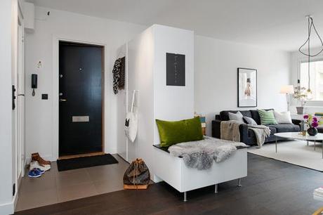 piso bien aprovechado hall integrado en el salón estilo nórdico diseño pisos sin pasillo decoración escandinava blanco decoración diseño espacio abierto decoración diseño de pisos pequeños medianos blog estilo decoración nórdica 