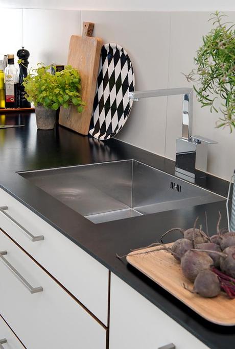 piso bien aprovechado hall integrado en el salón estilo nórdico diseño pisos sin pasillo decoración escandinava blanco decoración diseño espacio abierto decoración diseño de pisos pequeños medianos blog estilo decoración nórdica 