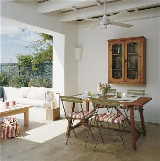 escondidos en el porche