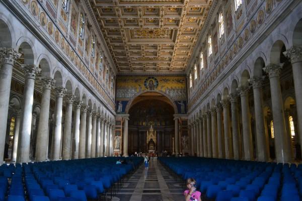 Interior de la Basílica papal de San Pablo Extramuros