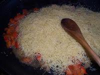 ROSSEJAT o FIDEUA DE FIDEO FINO  CON CALDO ANETO CON SOFRITO