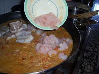 ROSSEJAT o FIDEUA DE FIDEO FINO  CON CALDO ANETO CON SOFRITO