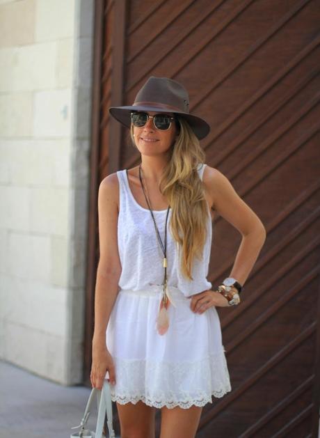 White lace skirt fashion blogger Mónica Sors (7)